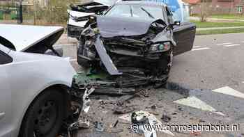 112-nieuws: drie auto's botsen • man met hand klem in container