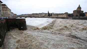 Alarmstufe rot: Starkregen lässt Flüsse in Florenz und Pisa anschwellen