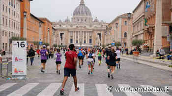 Maratona di Roma 2025: il percorso, le strade chiuse, i bus deviati. Tutte le informazioni