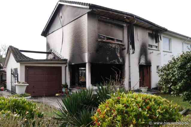 Woning brandt volledig uit tijdens afwezigheid bewoonster: “Brandweer kon aanpalende woning grotendeels vrijwaren”