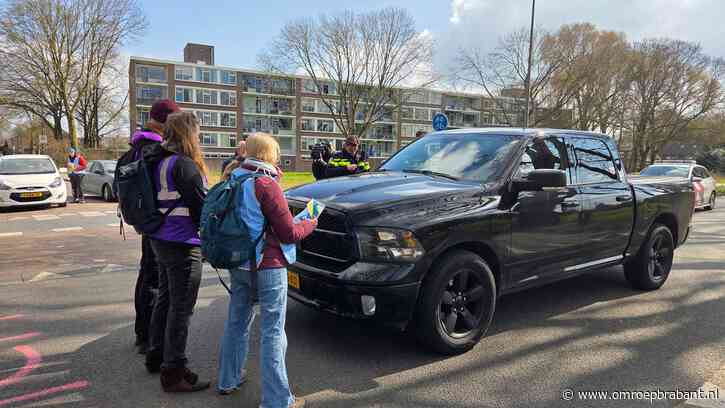 Activisten bij Amercentrale bijna aangereden: 'Rij ze maar lekker omver'