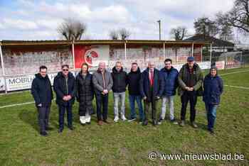 Voetbalclub opent nieuwe tribune: “Vorige vernield door stormweer”