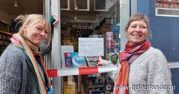Na verwoestende brand kan de oudste boekhandel van Arnhem beperkt open en vaste klanten staan direct in de rij