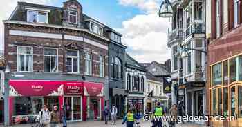 IJssalon moet ‘spuuglelijke’ gevel aanpassen: ‘Mijn ogen doen gewoon zeer’