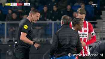 Jeroen Manschot is boos op PSV-verzorger, nadat Luuk de Jong voor eigen rechter speelt