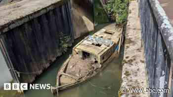 Work starts to remove sunken boats from river