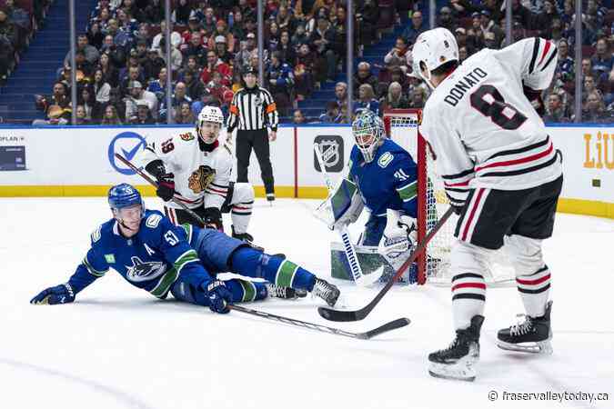 Elias Pettersson scores, Vancouver Canucks dismantle Chicago Blackhawks 6-2