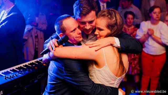 ‘Vrienden’ Thomas en Anna emotioneren Vlaanderen met huwelijk in ‘De droomfabriek’: “We laten elkaar nooit meer los”