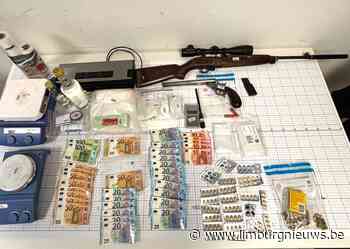 In Limburg: Politie CARMA treft gezochte persoon aan in woning met drugslabo en wapens