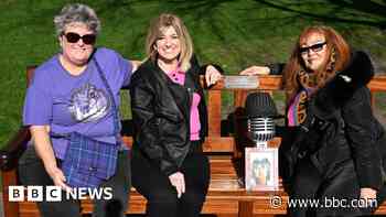 Bay City Rollers super fans unveil memorial benches