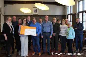 Seniorenadviesraad schenkt 500 euro aan Welzijnsschakel
