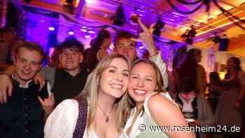 „Bast Scho“ heizt kräftig ein: Ausgelassene Party-Stimmung beim Starkbierfest