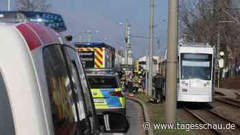 Frau bei Brand-Attacke in Straßenbahn in Gera schwerstverletzt