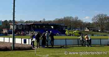 Voetballer in kleedkamer gevonden tijdens wedstrijd, tegenstanders reanimeren slachtoffer