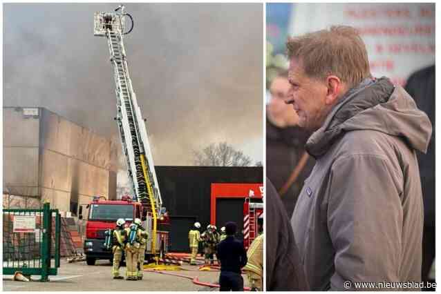 Zaakvoerder Frank (65) van fietsenbedrijf waar verwoestende brand woedde blijft strijdvaardig: “We vallen niet stil én zoeken nieuw onderkomen”