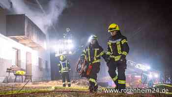 Sehnliches Warten auf die Sirenen: Als „Opfer“ bei der Feuerwehrübung in einem Abrisshaus