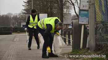 Zwerfvuilactie langs 8.000 kilometer Limburgse wegen: “Ik heb al eens 50 euro gevonden”
