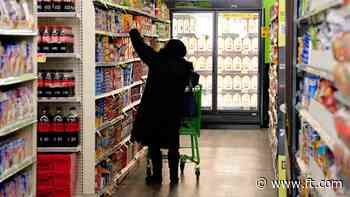 US shoppers cut spending as economic outlook concerns mount