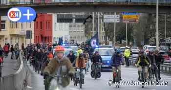 Demonstration in Kiel für Verkehrswende: 250 Fahrradfahrer auf der B404
