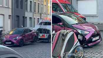 Vrouw (50) verliest controle over wagen op Brusselsesteenweg: auto schuift tegen fietsenrek