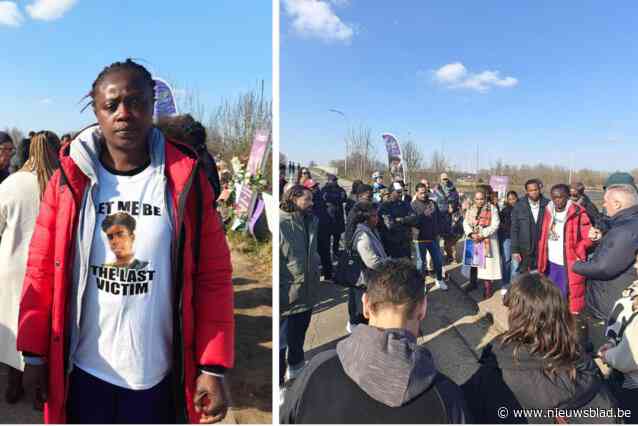 Honderdtal actievoerders steunen Efua op plek waar Francis (16) werd doodgereden: “Ik zal blijven vechten voor gerechtigheid”