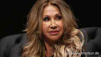 Was Robert wohl dazu sagt? Carmen Geiss knutscht anderen Mann