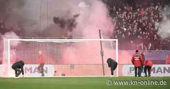 Spielabbruch in Ligue 1: Fliegende Sitzschalen und schwarzer Rauch in Montpellier