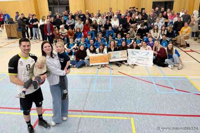 Volleybalclub verrast ouders van ‘Angelmannetje’ Juul (3) met inzamelactie: “Zeldzame ziekte verdient meer aandacht, meer onderzoek en vooral meer steun”