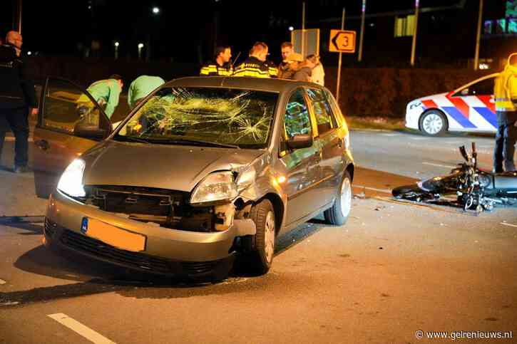 Automobilist rijdt onder invloed scooterrijder aan