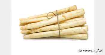 Eerste asperges van het jaar gestoken in Liessel