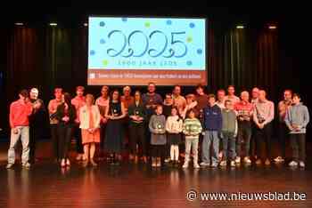 Kampioenen gehuldigd tijdens sportgala: wielercommentator krijgt trofee voor sportverdienste