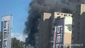 Incendio al centro commerciale: fiamme nel negozio