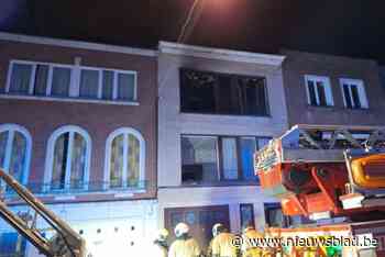 Persoon en twee honden overleden bij woningbrand in Ukkel: “Onmogelijk om het gebouw te betreden door intense hitte”
