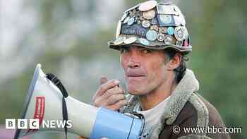 Statue of peace campaigner Brian Haw unveiled
