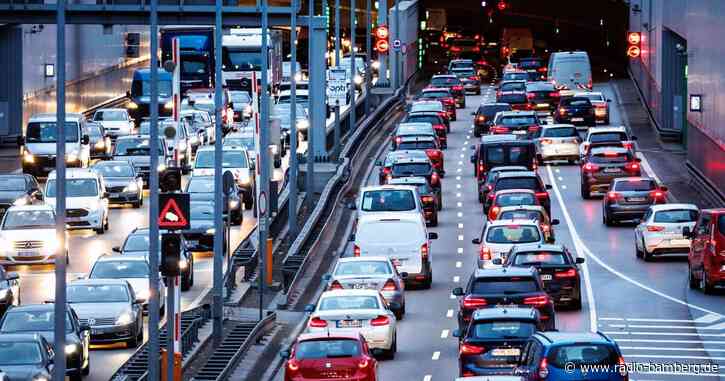 Mittlerer Ring in München nach Lastwagen-Unfall gesperrt