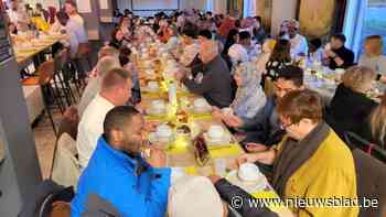 Open iftar brengt verschillende culturen samen rond avondmaal: “Feest van verbondenheid”