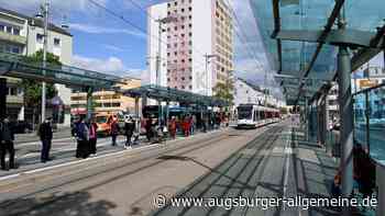 35-Jähriger an Haltestelle von Jugendlichen angegriffen