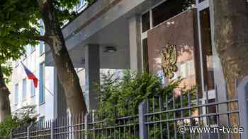 Auch volksverhetzend geäußert: Mann hantiert mit Brandsatz vor russischem Ex-Konsulat in Frankfurt