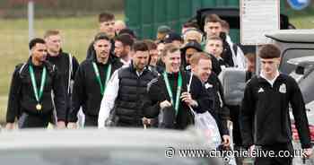 Eddie Howe poses with Carabao Cup as Newcastle United heroes touch down at airport to water salute