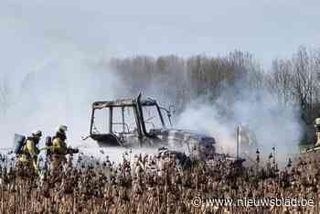Tractor uitgebrand op akker