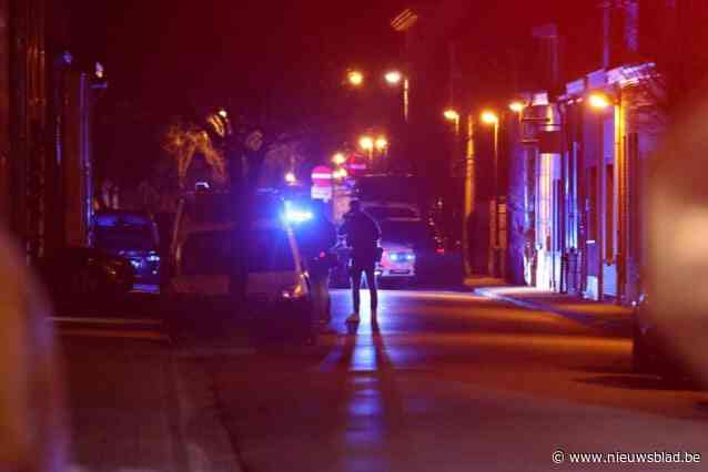 Buurtbewoners getuigen over zes uur durende gijzeling: “Hij kwam bruut aangereden en sleurde haar het appartement in”