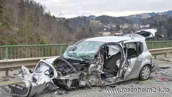 Horror-Crash auf Autobahnzubringer: Frau (†59) sofort tot – Verursacher schwer verletzt