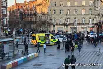 Persoon gewond na schietpartij voor gemeentehuis van Anderlecht, even verderop ook iemand neergestoken