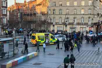 Persoon gewond na schietpartij voor gemeentehuis van Anderlecht, even verderop ook iemand neergestoken