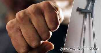 Man in kanariepak zwaar mishandeld tussen cafés in Grave: getuigen melden zich