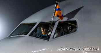 Oranjes komen aan in Kenia voor omstreden staatsbezoek: koning zet vliegtuig zelf aan de grond