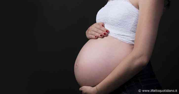 Coppia gay bloccata negli Stati uniti per colpa del reato di maternità surrogata: rischia pena in Italia