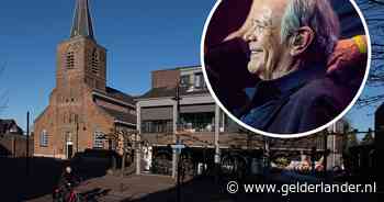 En daar klinkt als eerbetoon opeens ‘Het werd zomer’ in het centrum van Bennekom