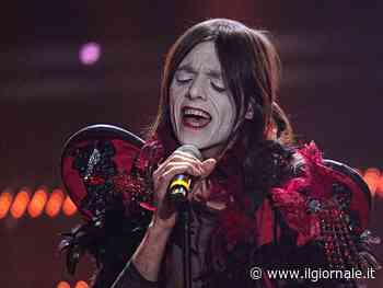 "Parli di 'zingari' che rubano bambini". I rom in rivolta contro Lucio Corsi