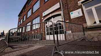 Gevel grotendeels afgezet nadat bakstenen naar beneden vielen op campus Amandina: “Voor de veiligheid van leerlingen en personeel”
